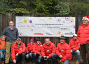 V.l.n.r.: Dr. med. Thomas Voelker mit Sohn Jakob, Eberhard Winheim von Feuerstein Treppen, Marlies Obermayer von Herrmann Massivholzhaus, Carmen und Ralf Paul von küche perfekt bug, Uli Herrmann von Herrmann Massivholzhaus sowie Dirk und Alexander Schleic Christbaumschlagen 2015